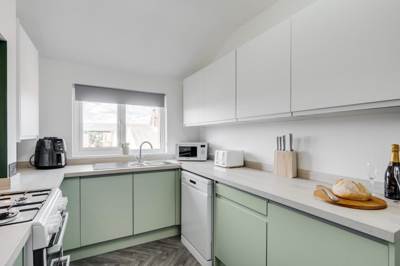 St David'S - Stylish 2 Bed Apartment, Free Parking, Close To Beach Lytham St Annes Kültér fotó